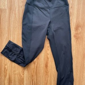 Black lululemon crop leggings